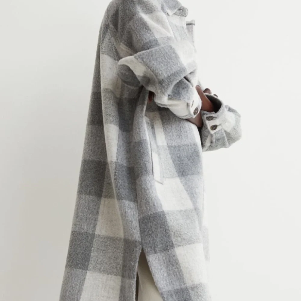 H&M • BLOGGERS FAVORITE Long Oversized Shacket Coat in Gray & White Plaid - Picture 10 of 16